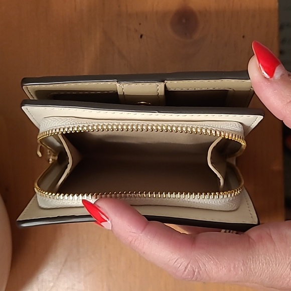 Coach Snap Wallet In Signature Canvas With Heart Print - Picture 5 of 5